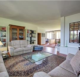 3 bedroom villa with pool and tennis court near Florence, sleeps 6